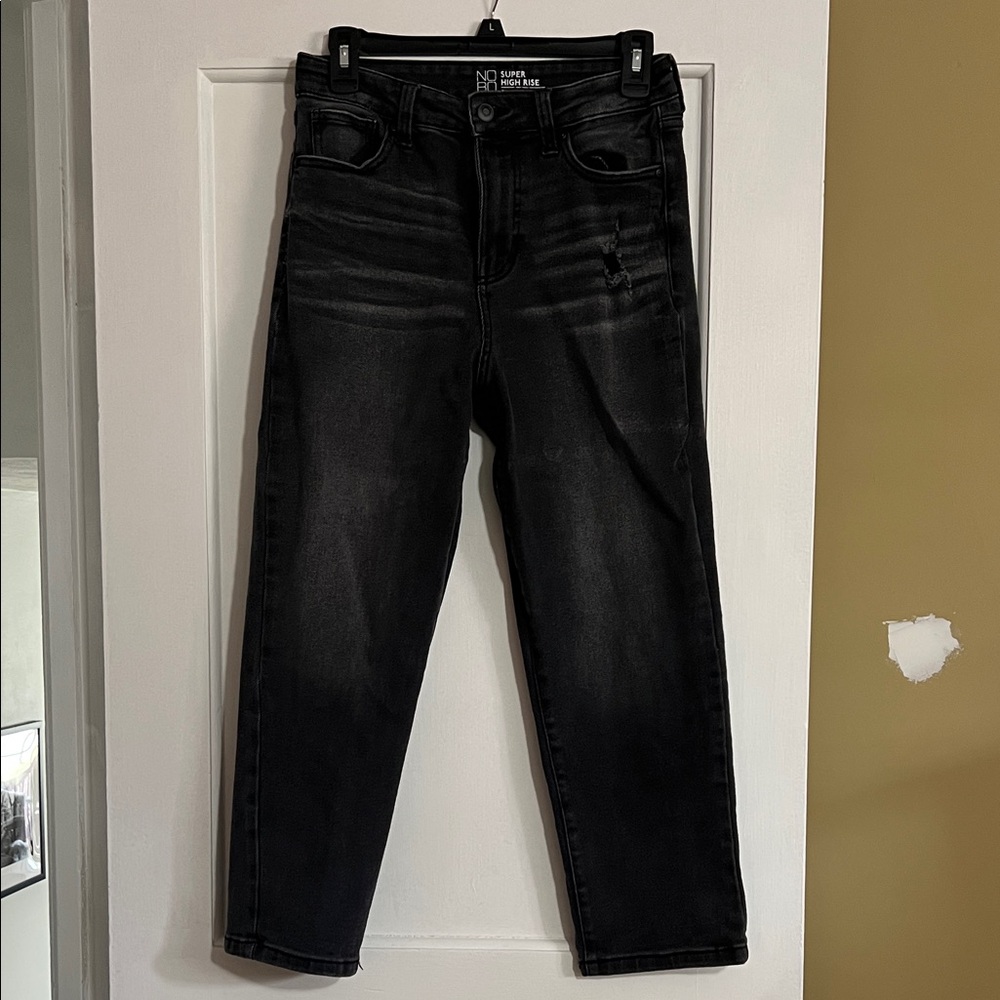 No Boundaries Cropped Black Jeans